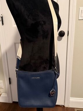 EUC Michael Kors Navy Crossbody Shoulder Bag